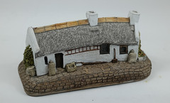 Lilliput Lane “Burns Cottage”, Hand Made Cumbria, United Kingdom.