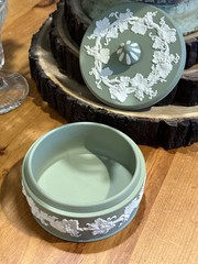 Vintage Wedgwood Sage Green Jasperware 5″ Round Finial Lid Trinket Jewelry Box