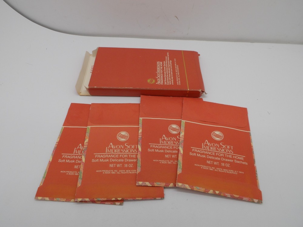 Avon Soft Impressions Soft Musk Delicate Drawer Sachets NOS 1985 4 Envelopes