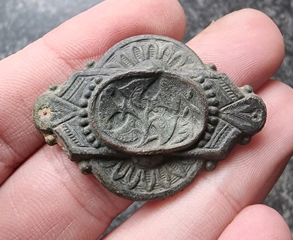 Metal Detecting Find Brooch Georgian / Victorian Decorative Antique 38x28mm