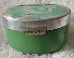 Vintage Green & Black Art Deco Footed Trinket Box W/ Dogs & Felt Insert