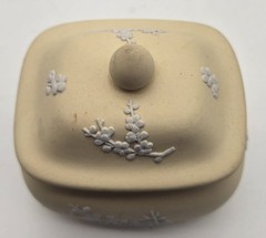 Wedgwood Primrose Yellow Jasperware Trinket Box Neoclassical England