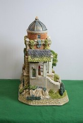 David Winter Island of Devotion. Mint in its original box with a COA .