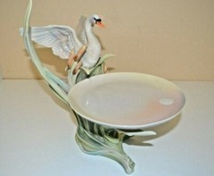Mint Franz Southern Splendor Dish Finished in a 3 Dimension Swan Décor