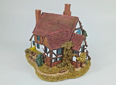 Vintage 1988 Lilliput Lane Crown Inn, Handmade in Cumbria United Kingdom.