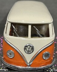 Vintage Kinsmart Volkswagen Classical Bus Orange Ivory Bass Scale 1/32 Model
