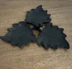 Vintage Cast Iron Metal Bird Leaf Tray Feeder Black Excellent Condition