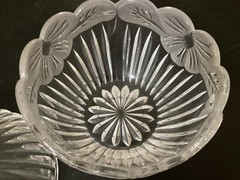 Vintage Unbranded Crystal Clear Glass Covered Dish w/Frosted Flower Edge