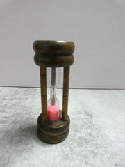 VTG Unbranded Small Wooden Hourglass 3 Minute Timer Pink Sand Desk Decor 4″