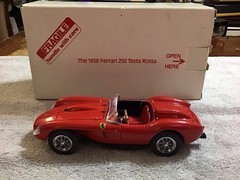 Danbury Mint 1958 FERRARI 250 TESTA ROSSA 1:24 Precision Metal Diecast