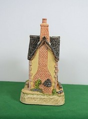 David Winter Cottages Murphys In its original box with a COA.