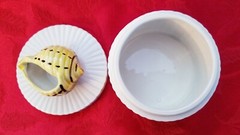 VINTAGE 1975 Fitz & Floyd Shell Pattern Round Trinket Box Seashell Lid Ceramic