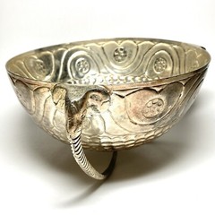 Taneez Pakistan Silver Tone Decorative Relief Elephant Head Tripod Stand Bowl 8″