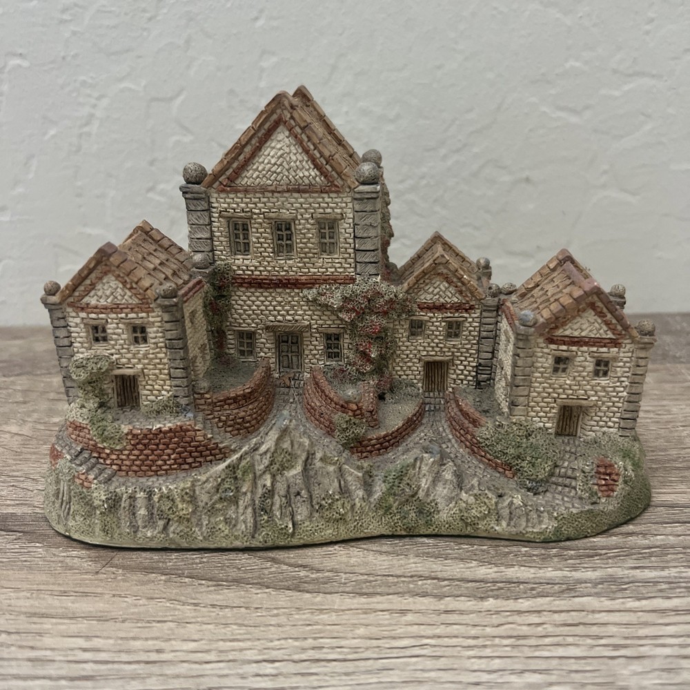 David Winter “Alms House” Vintage Miniature Cottage 1983 Hines Great Britain
