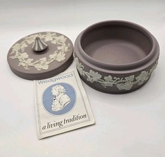 Round Lid Lilac Wedgewood Jasperware Jewelry Trinket Box Grapevine Bas Reliefs