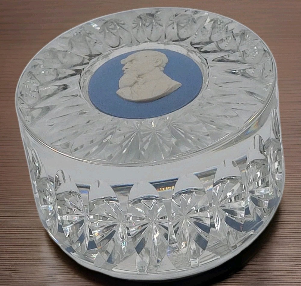 WEDGEWOOD LEAD CRYSTAL & JASPERWARE CAMEO CHARLES DICKENS PAPERWEIGHT