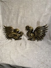 Vintage Pair Rooster Cocks Fighting Wall Hanging Decor Rustic Art Cast Aluminum