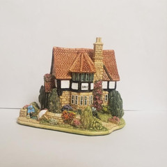 Lilliput Lane Cottages Little Raindrop Mint in its original box with deed. L2688