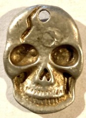 GRINNING SKULL W/ SCAR ON FOREHEAD RARE VINT 80S METAL PENDANT BIKERS/PUNK ROCK