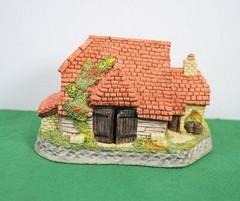 David Winter Cottages Harvest Barn Mint in original box with a COA.