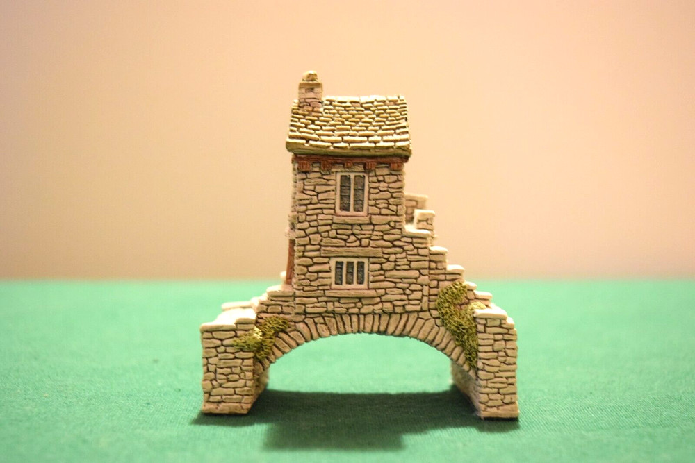 Lilliput Lane Bridge House 1991. English Collection – Northern.