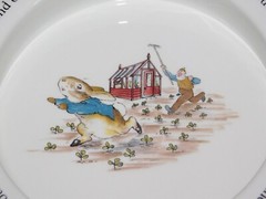VINTAGE KITCHEN 6 1/2″ ACROSS WEDGWOOD ENGLAND PETER RABBIT CERAMIC BOWL