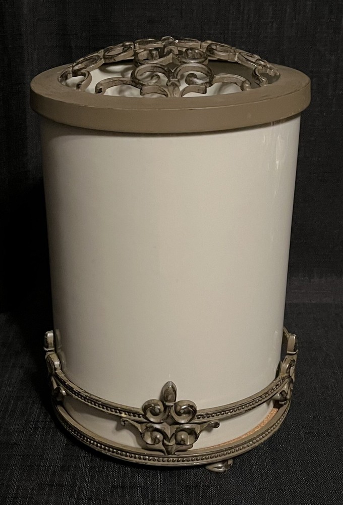 Southern Living At Home Belle Meade 3 In 1 Container w/Box