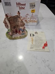Lilliput Lane – Edzell’s Summer House – original box with a deed Never Displayed