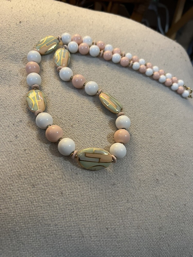 VTG MADE IN JAPAN NECKLACE WHITE PINK PALE GREEN BEADS WITH GOLD TONE ACC. 28”