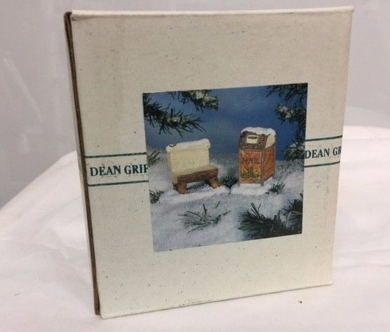 Charming Tails – Mailbox and Bench – 87560 Brand-new in original un-opened box