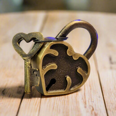 Heart Lock Solid Brass With Antique Finish And Heart Keys (2″ x 1.25″)