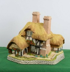 David Winter Moonlight Haven In box, in excellent condition.