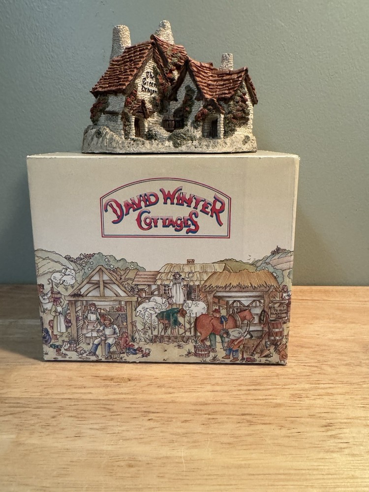 David Winter Cottages The Green Dragon Pub 1983