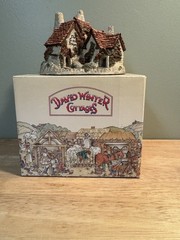 David Winter Cottages The Green Dragon Pub 1983