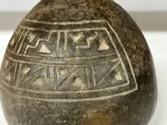 NICELY ENGRAVED PRE-COLUMBIAN INCA ARYBALLOS EFFIGY POTTERY BOTTLE / JAR, MEXICO