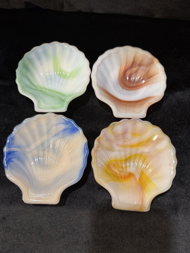 4-AKRO AGATE SLAG GLASS CLAM SHELL TRINKET DISHES IN FOUR DIFFERENT COLORS