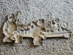 Vintage Mid Century 1971 Sexton #792 Men and Boy Shooting Pool Cast Iron