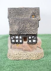 David Winter Tudor Manor House Mold 2. In excellent condition.