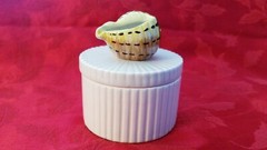 VINTAGE 1975 Fitz & Floyd Shell Pattern Round Trinket Box Seashell Lid Ceramic