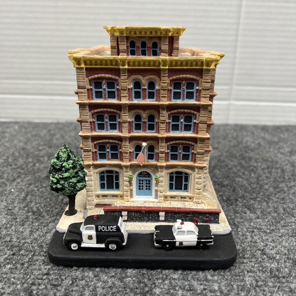 1991 Danbury Mint Classic American Police Stations – 19th Precinct New York