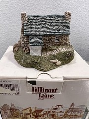 Lilliput Lane English British Village Boat Inverlochie Hame Cottage Figurine