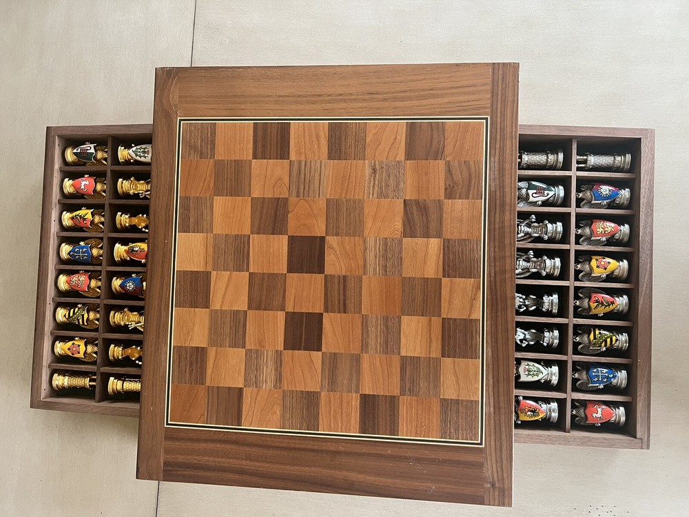 Rare 1982 franklin mint Royal Houses Britain heraldic chess set Orig Certificate