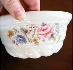 VTG Ceramic Floral Jello Mold Cottagecore English Cottage Wall Hanging Decor
