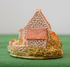 Lilliput Lane Cottages Inglewood Version 2. In excellent condition, boxed.