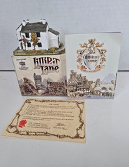 Lilliput Lane Dove Cottage Version 2. In mint condition, boxed with deed.