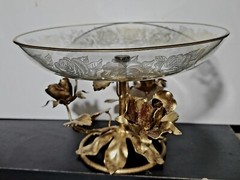 VINTAGE MID CENTURY ITALIAN 24K GOLD COLORED GILT TOLE ROSE PEDESTAL CANDY BOWL