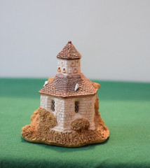Lilliput Lane Collectibles The Dovecot. Mint in its original box.