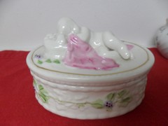 IRISH BELLEEK PORCELAIN “MILLENNIUM 2000” oval TRINKET BOX sleeping baby[*12]