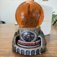 Harry Potter Journey to Hogwarts Illuminated Glitter Globe Bradford Exchange COA