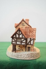 David Winter Market Street In original box with a COA.